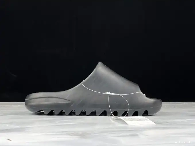 FX0495 Slide Adidas Yeezy Black 0528